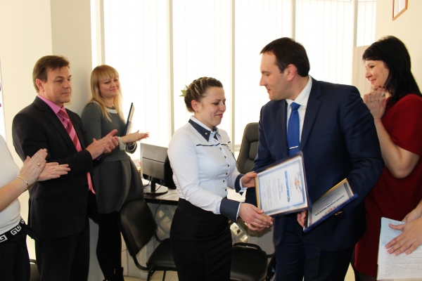 Руководство Республики Крым отметило благодарностями сотрудниц Госкомрегистра в преддверии Международного женского дня - «Госкомрегистр»