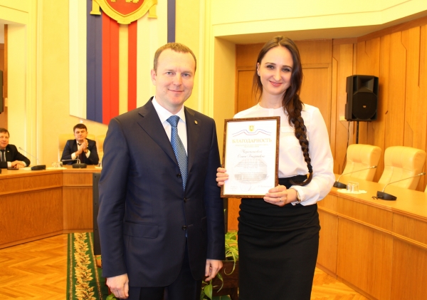 Руководство Республики Крым отметило благодарностями сотрудниц Госкомрегистра в преддверии Международного женского дня - «Госкомрегистр»