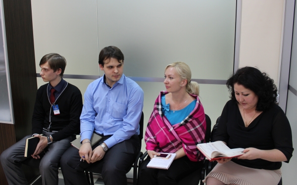 Узнать фамилию своего регистратора и часы его приема можно по телефону «горячей линии» Госкомрегистра — Александр Спиридонов - «Госкомрегистр»