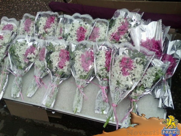 В канун 8 марта в Севастополе активизировались нелегальные точки по продаже цветов (ФОТО) - «Общество Крыма»