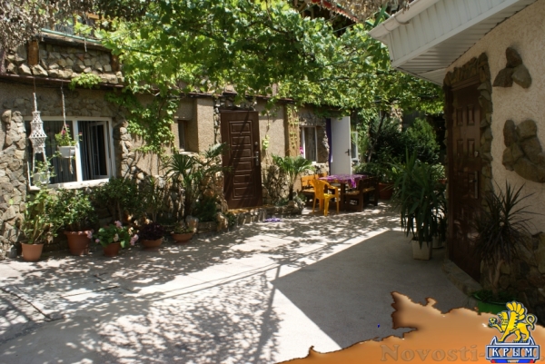 Отдых в Алуште. БОЛЬШОЙ КОТТЕДЖ ДЛЯ КОМПАНИЙ Отдых в Крыму 2016 - жильё в Крыму без посредников - «Отдых в Алуште»