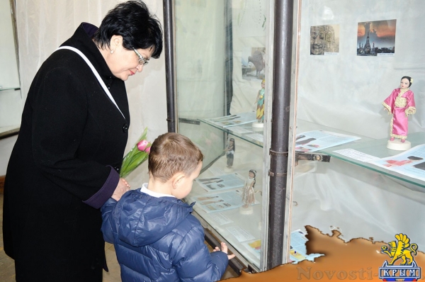 В Феодосийском музее древностей экспонируется выставка «Куклы в костюмах народов мира» - «Новости Феодосии»