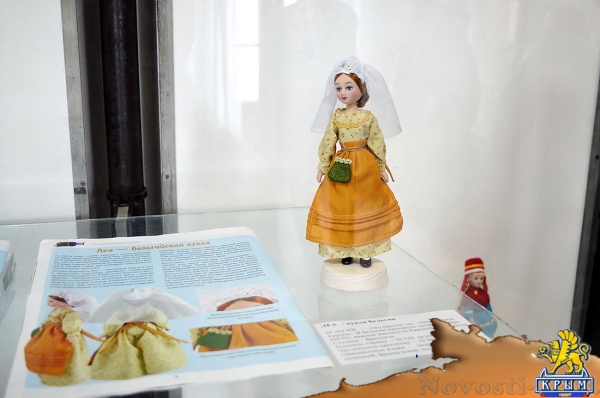 В Феодосийском музее древностей экспонируется выставка «Куклы в костюмах народов мира» - «Новости Феодосии»