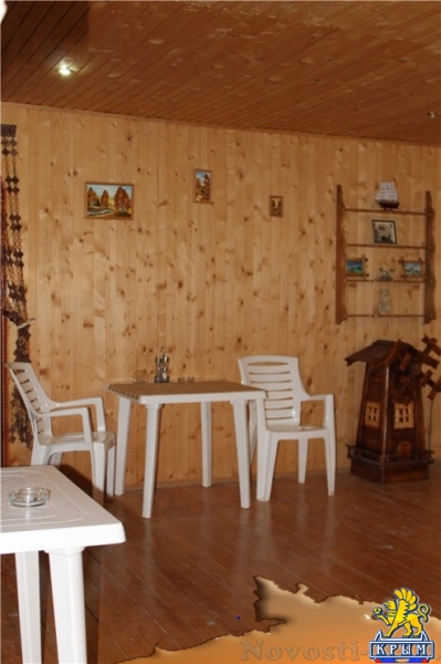 Отдых в Судаке. Номер "Комфорт" 4-х местный, деревянный мини- отель, 6 мин. к морю Отдых в Крыму 2016 - жильё в Крыму без посредников - «Отдых в Судаке»