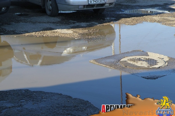Возле стройки на набережной в Керчи – зловонное болотце - «Керчь»