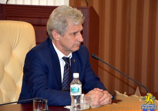 Аксёнов наградил крымских призёров Всероссийских соревнований по лёгкой атлетике и плаванию (ФОТО) - «Спорт Крыма»