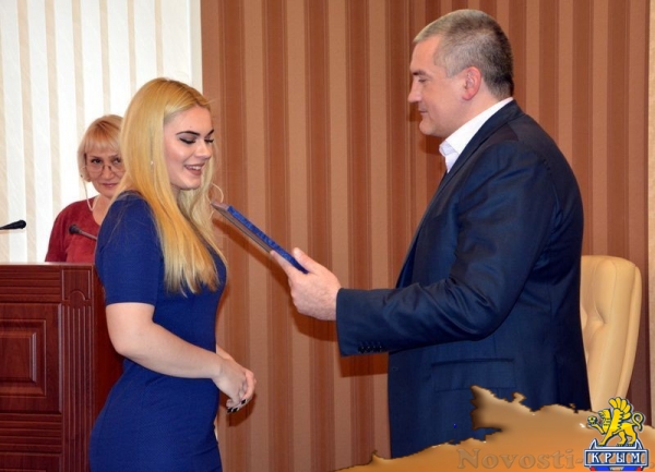 Аксёнов наградил крымских призёров Всероссийских соревнований по лёгкой атлетике и плаванию (ФОТО) - «Спорт Крыма»