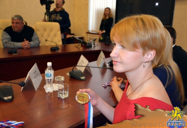 Аксёнов наградил крымских призёров Всероссийских соревнований по лёгкой атлетике и плаванию (ФОТО) - «Спорт Крыма»