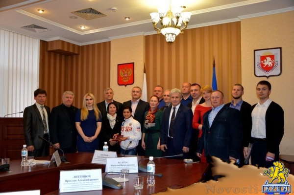 Аксёнов наградил крымских призёров Всероссийских соревнований по лёгкой атлетике и плаванию (ФОТО) - «Спорт Крыма»