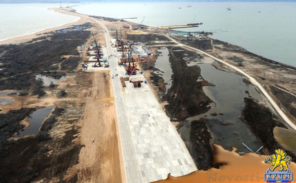 Президент с вертолета осмотрел стройку Крымского моста (ФОТО, ВИДЕО) - «Симферополь»