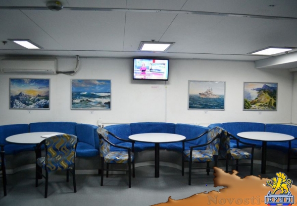 На Керченской переправе открылась художественная выставка: Картины разместили на паромах (ФОТО) - «Симферополь»