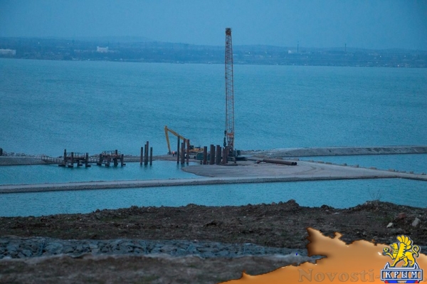 Крымские руководители посмотрели, как строят мост в темноте - «Керчь»