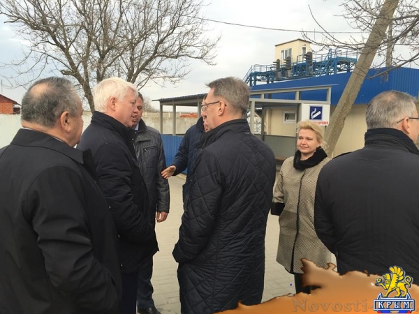 Крымские руководители посмотрели, как строят мост в темноте - «Керчь»