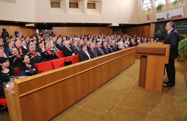 В Крыму отмечают вторую годовщину воссоединения с Россией - «Правам человека»