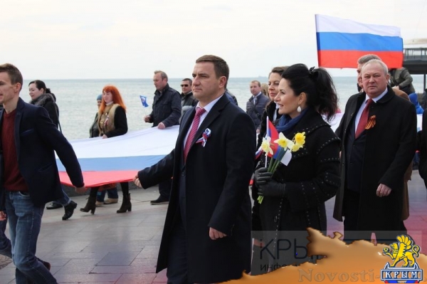 Ялтинцы отметили вторую годовщину воссоединения Крыма с Россией шествием по набережной и митингом (ФОТО) - «Возвращение в Россию»