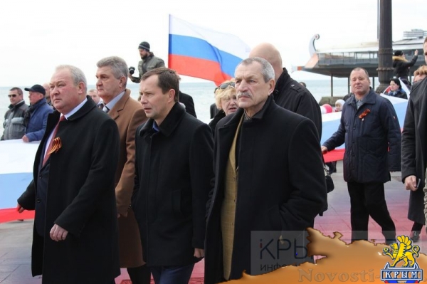 Ялтинцы отметили вторую годовщину воссоединения Крыма с Россией шествием по набережной и митингом (ФОТО) - «Возвращение в Россию»