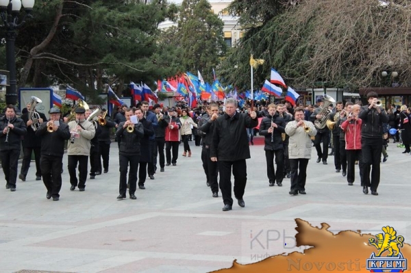 Ялтинцы отметили вторую годовщину воссоединения Крыма с Россией шествием по набережной и митингом (ФОТО) - «Возвращение в Россию»
