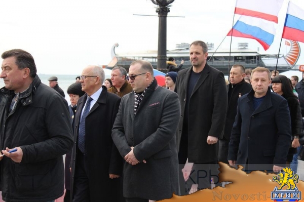 Ялтинцы отметили вторую годовщину воссоединения Крыма с Россией шествием по набережной и митингом (ФОТО) - «Возвращение в Россию»
