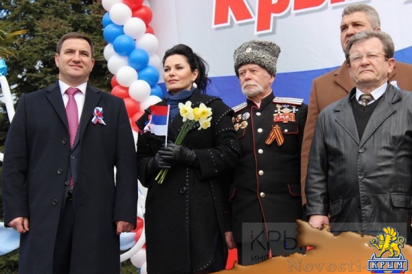 Ялтинцы отметили вторую годовщину воссоединения Крыма с Россией шествием по набережной и митингом (ФОТО) - «Возвращение в Россию»