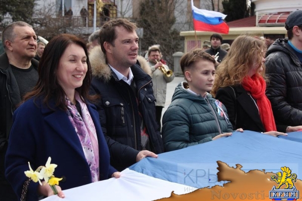 Ялтинцы отметили вторую годовщину воссоединения Крыма с Россией шествием по набережной и митингом (ФОТО) - «Возвращение в Россию»