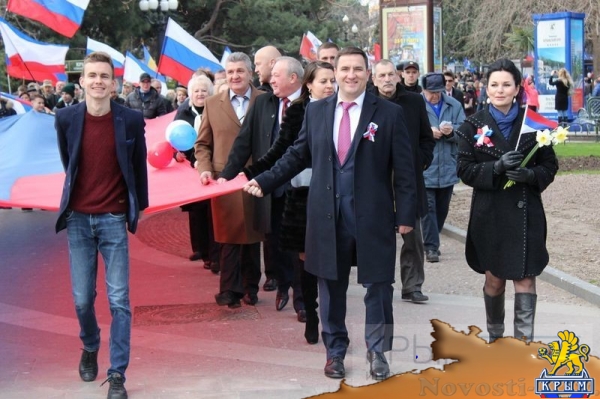 Ялтинцы отметили вторую годовщину воссоединения Крыма с Россией шествием по набережной и митингом (ФОТО) - «Возвращение в Россию»