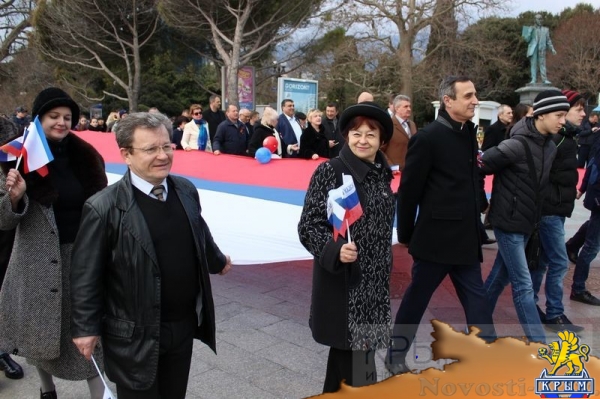 Ялтинцы отметили вторую годовщину воссоединения Крыма с Россией шествием по набережной и митингом (ФОТО) - «Возвращение в Россию»