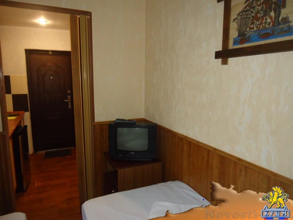 Отдых в Алупке. Дом с двором в центре Алупки Отдых в Крыму 2016 - жильё в Крыму без посредников - «Отдых в Крыму» Отдых в Алупке. Дом с двором в центре Алупки Отдых в Крыму 2016 - жильё в Крыму без посредников - «Отдых в Крыму»