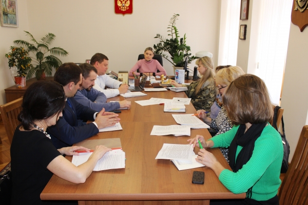 Александр Спиридонов призывает крымчан не переплачивать кадастровым фирмам за узаконивание объектов недвижимости по «дачной амнистии» - «Госкомрегистр»