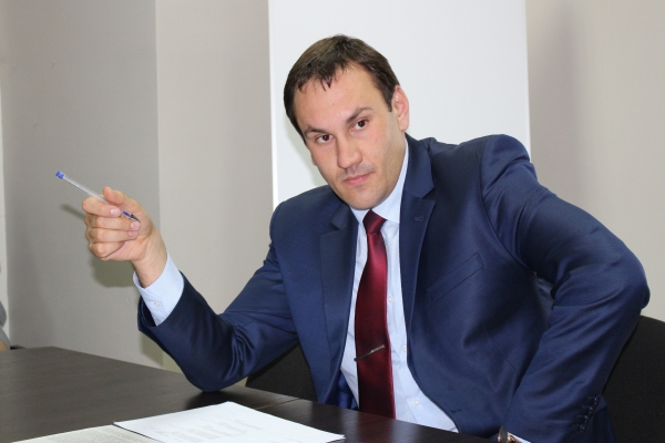 Регистраторы должны постоянно работать над формированием единообразного подхода в оформлении прав собственности на недвижимость— Александр Спиридонов - «Госкомрегистр»