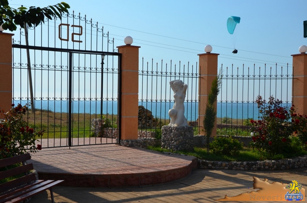 Отдых в Крыму - цены 2016, снять жилье у моря - Западный Крым - п. Береговое между Севастополем и Евпаторией.