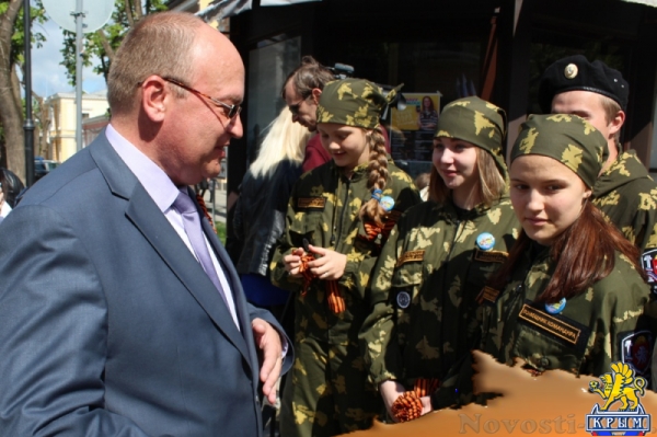 В Крыму стартовала Всероссийская патриотическая акция «Георгиевская ленточка» (ФОТО) - «Общество Крыма» В Крыму стартовала Всероссийская патриотическая акция «Георгиевская ленточка» (ФОТО) - «Общество Крыма»