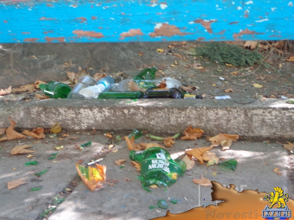 В Ялте детская площадка превратилась в «шашлычную» для местных пьяниц - «Общество»