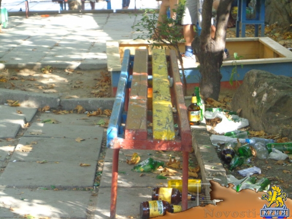 В Ялте детская площадка превратилась в «шашлычную» для местных пьяниц - «Общество»