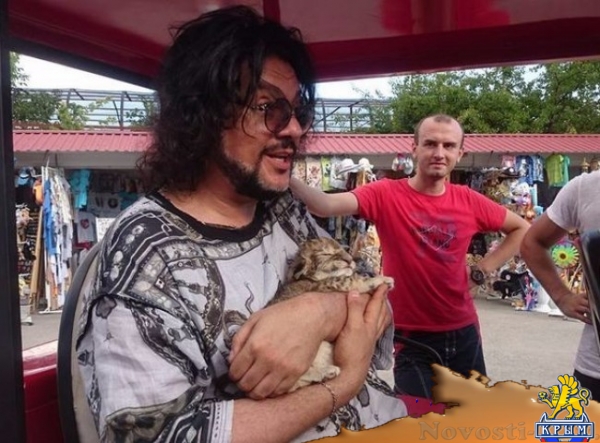 Киркоров спас новорожденного львенка от смерти, которого позже назвали Филей - «Общество» Киркоров спас новорожденного львенка от смерти, которого позже назвали Филей - «Общество»