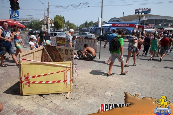 В районе автовокзала образовалась яма: замкнул подземный кабель - «Керчь»