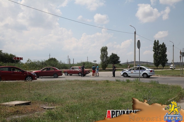 В Керчи полицейский Ford поцеловал «тройку» - «Керчь»