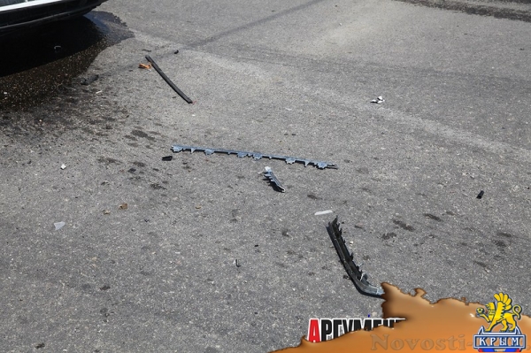 В Керчи полицейский Ford поцеловал «тройку» - «Керчь»