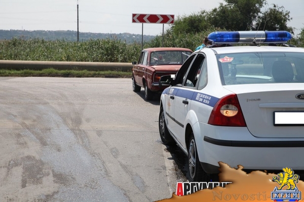В Керчи полицейский Ford поцеловал «тройку» - «Керчь»