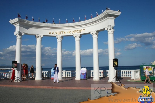 Музыкальный марафон «Байкал и Крым зажигают огни» собрал на набережной Алушты 35 творческих коллективов и солистов (ФОТО) - «Культура Крыма»