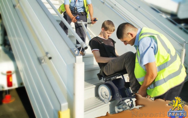 Аэропорт "Симферополь" закупил два немецких ступенькохода для пассажиров с ограниченными возможностями (ФОТО) - «Симферополь» Аэропорт "Симферополь" закупил два немецких ступенькохода для пассажиров с ограниченными возможностями (ФОТО) - «Симферополь»