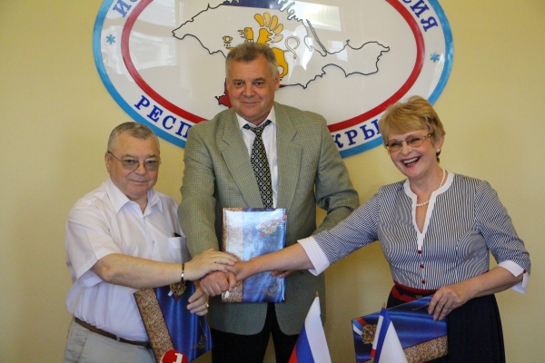 Уполномоченный и общественность берут на контроль соблюдение прав крымчан в избирательной кампании-2016 - «Правам человека»