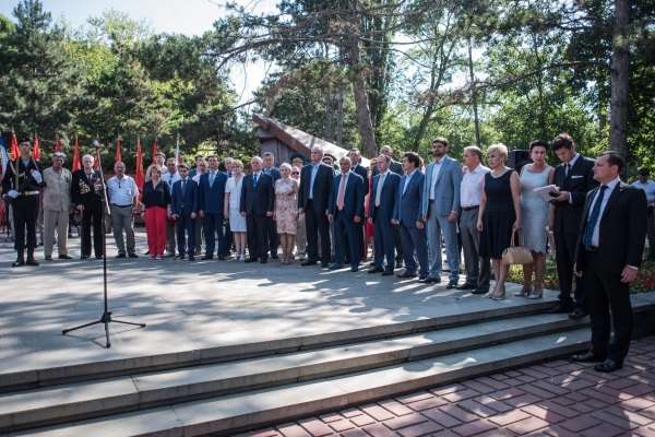 В Крыму почтили память павших в Великой Отечественной войне - «Правам человека» В Крыму почтили память павших в Великой Отечественной войне - «Правам человека»