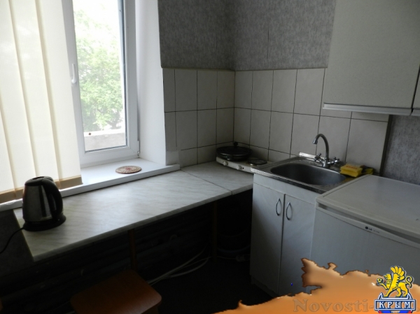 Отдых в Орджоникидзе. 1-к квартира, 41 м?, 1/2 эт. с верандой и двориком Орджоникидзе. Свободна с 06-23 августа. Отдых в Крыму 2016 - жильё в Крыму без посредников - «Отдых в Орджоникидзе»