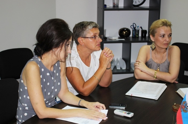 В связи с увеличением количества нотариально заверенных сделок, в Госкомрегистре рассмотрят возможность добавить часы для приема документов от нотариусов — зампредседателя комитета - «Госкомрегистр»