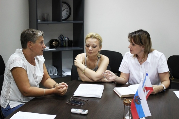 В связи с увеличением количества нотариально заверенных сделок, в Госкомрегистре рассмотрят возможность добавить часы для приема документов от нотариусов — зампредседателя комитета - «Госкомрегистр»