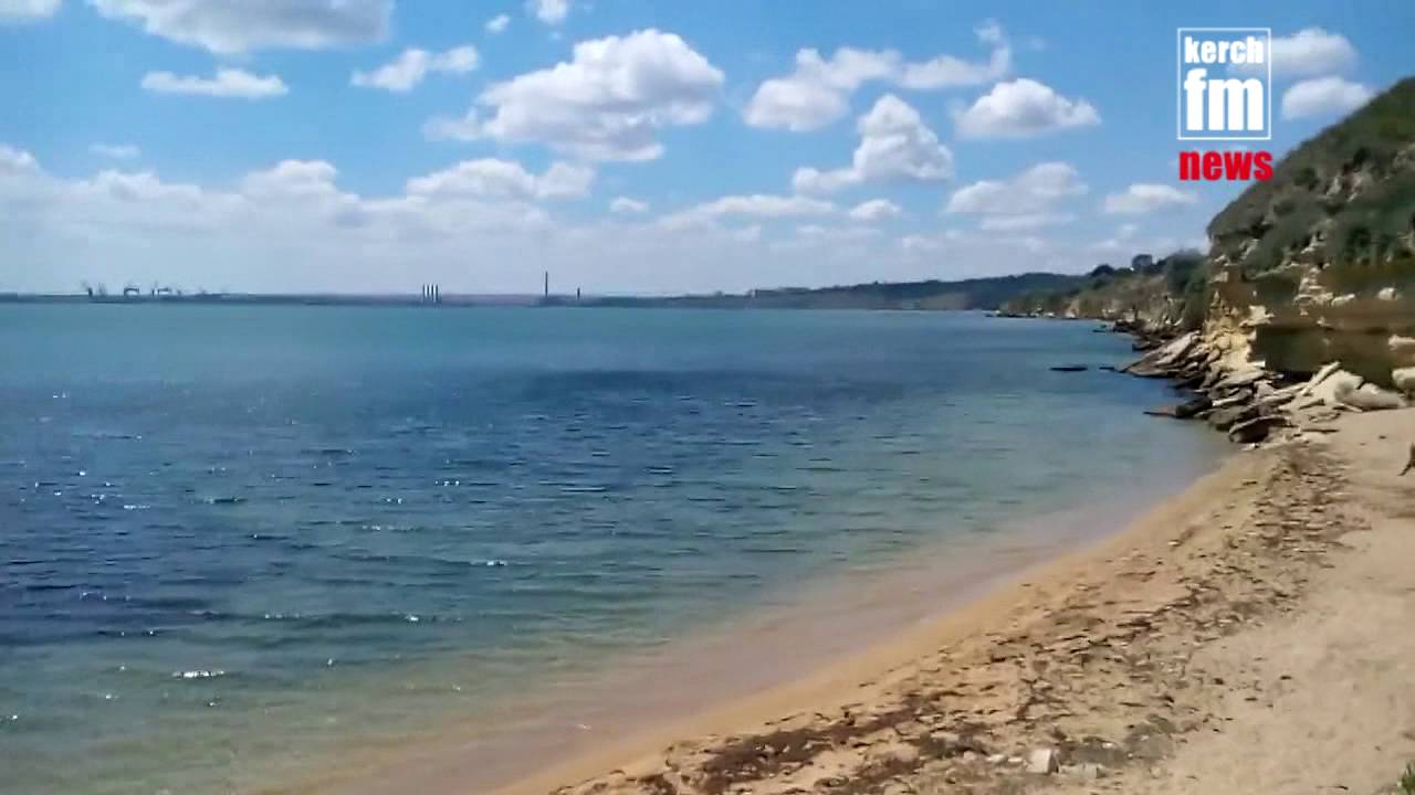 Крым короткое видео. Мамайка канализация течёт в море.