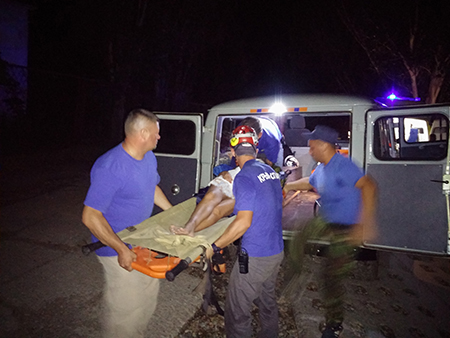 Спасатели г. Судак эвакуировали пострадавшую туристку с горы Перчем - «МЧС»