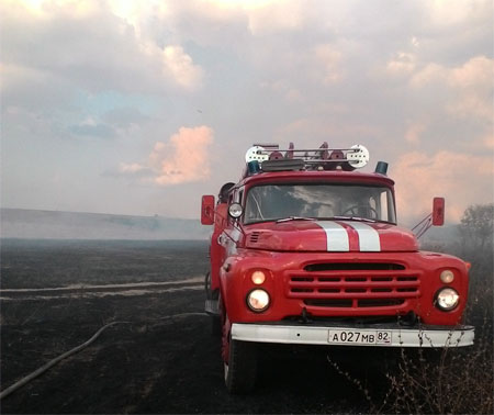 Крымские пожарные в течение двух суток ликвидировали 11 возгораний сухой растительности на больших территориях - «МЧС»