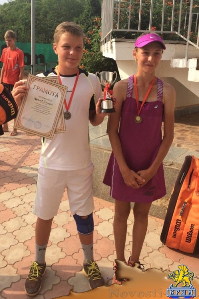 Спортсмены из Евпатории, Москвы и Донецка стали призёрами юношеского турнира из серии Российского теннисного тура (ФОТО) - «Экономика Крыма» Спортсмены из Евпатории, Москвы и Донецка стали призёрами юношеского турнира из серии Российского теннисного тура (ФОТО) - «Экономика Крыма»