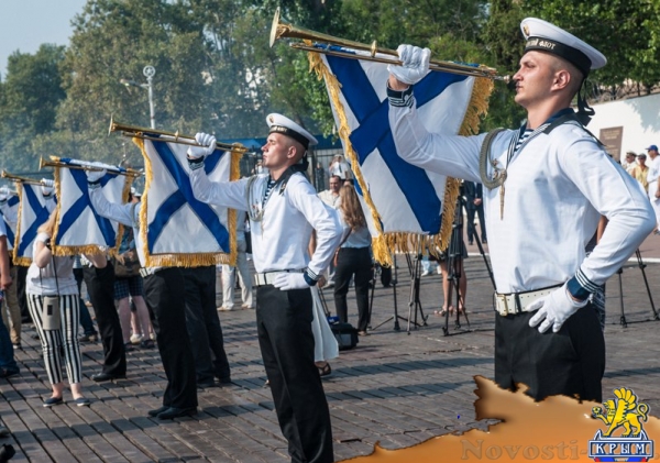 Севастополь отметил День флота парадом новых кораблей, авиашоу и танцами буксиров на воде (ФОТОРЕПОРТАЖ) - «Политика Крыма»